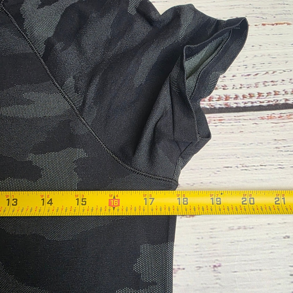 Athleta Momentum Camo Tee Womens Large Black Grey Camouflage Activewear Top - Picture 7 of 8
